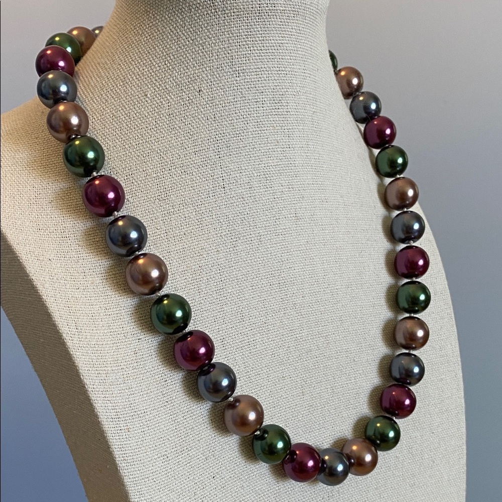 Elegant Multicolor Pearl Necklace